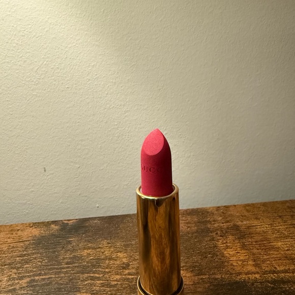 Gucci Long-Lasting Matte Lipstick - Cassie Magenta - Picture 7 of 7